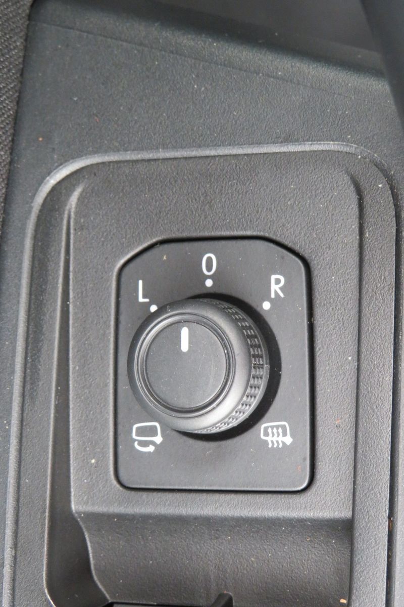 Fahrzeugabbildung Volkswagen T-Roc Life NAVI ACC SITZH. LED APP-CON. 1.H
