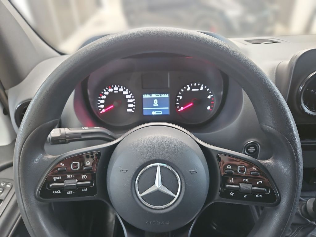 Fahrzeugabbildung Mercedes-Benz Sprinter 317 Kombi L2H2 Mobility Rollstuhl Lift
