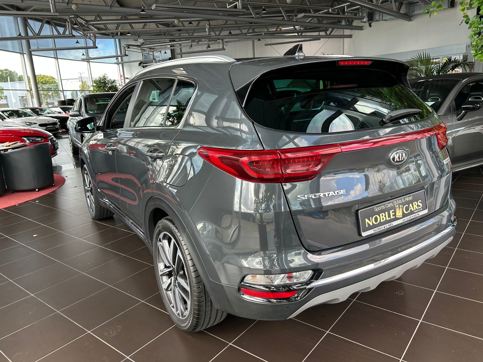 Fahrzeugabbildung Kia Sportage Platinum Edition 4WD PANO LEDER 19"