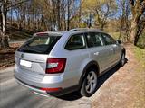 Skoda Octavia 2.0 TSI DSG 4x4 Scout Combi Scout - Skoda Octavia: Allradantrieb, Scout