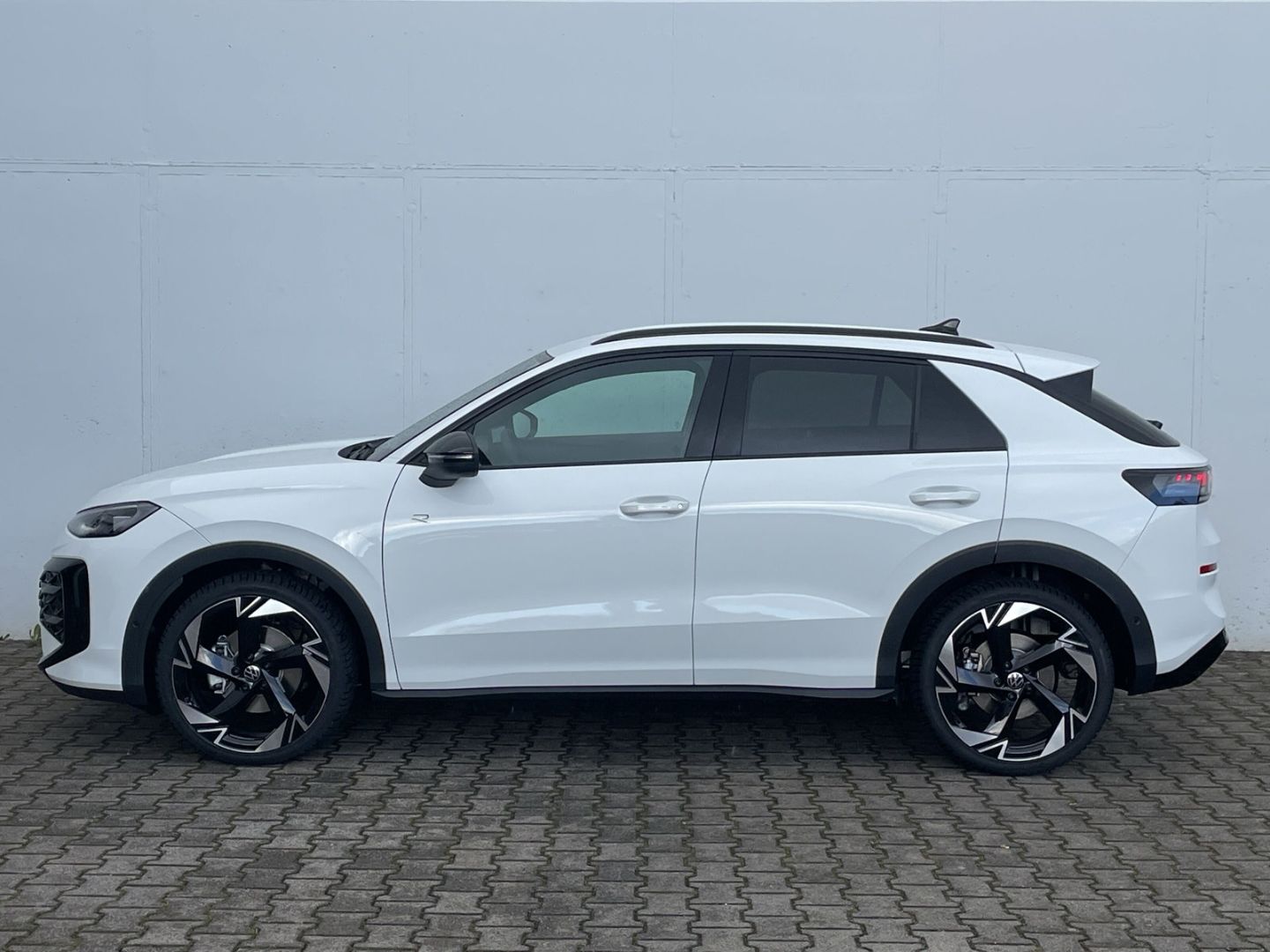 T-Roc R-Line 1.5eTSI DSG HUD/360°Kamera/Navi/ACC