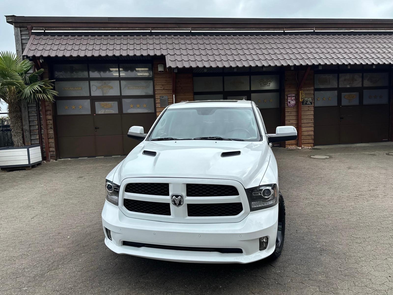 Dodge LARAMIE*LONGBED*5.7 V8*4X4*AHK*NAVI*LACHANTI*PDC