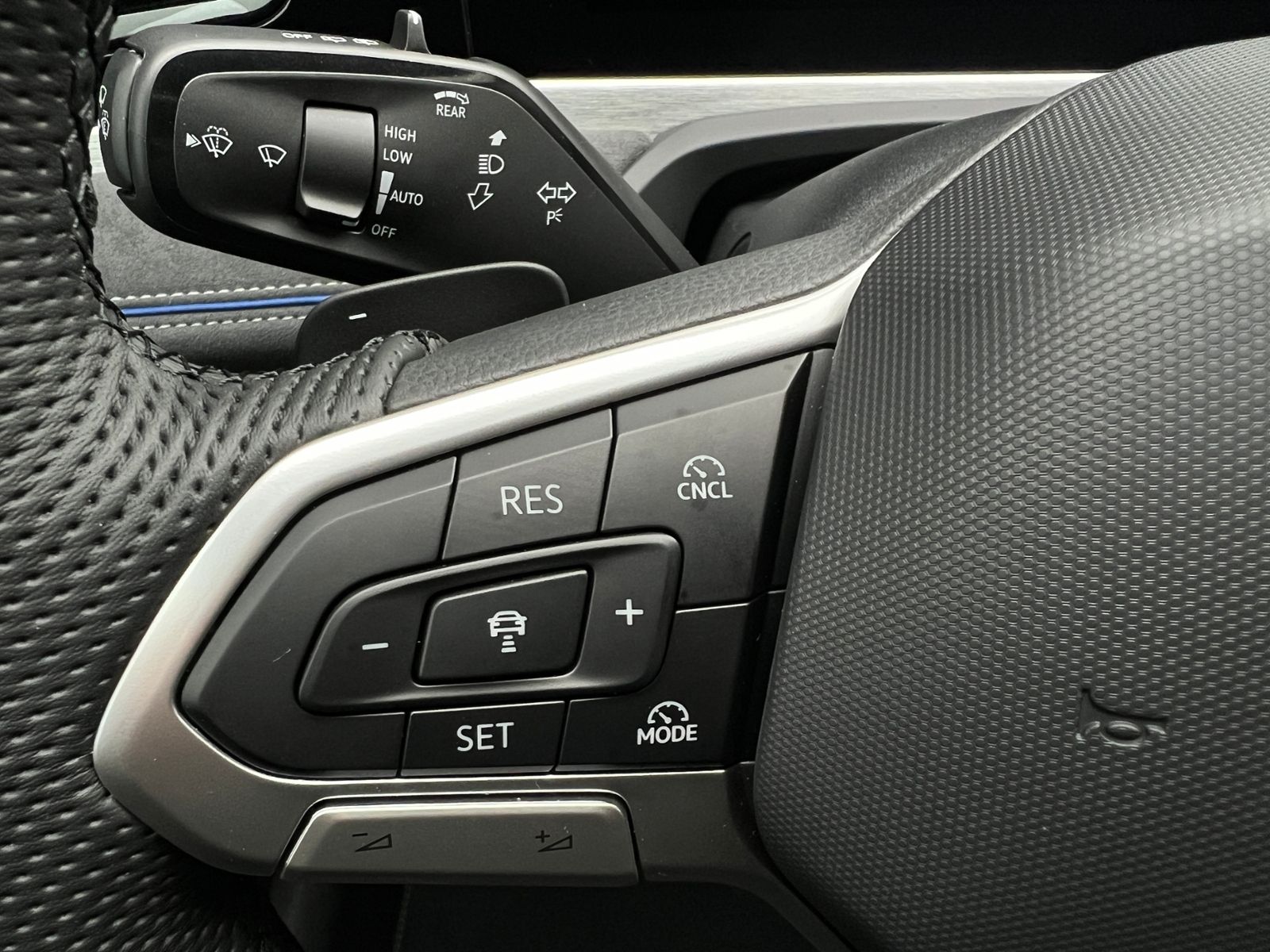 Fahrzeugabbildung Volkswagen Passat Variant R-Line 2.0 TDI DSG 4MOTION *AHK,