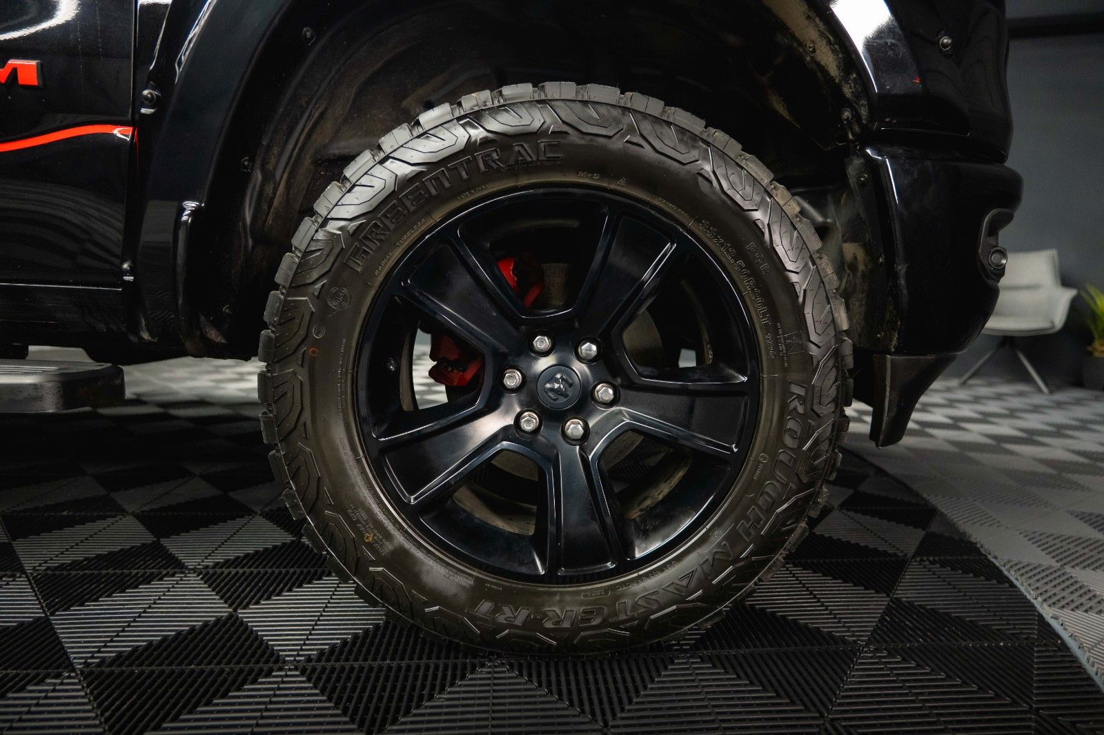 Fahrzeugabbildung Dodge RAM 5.7 V8 HEMI 4x4 OFFROAD Night-Paket Limited