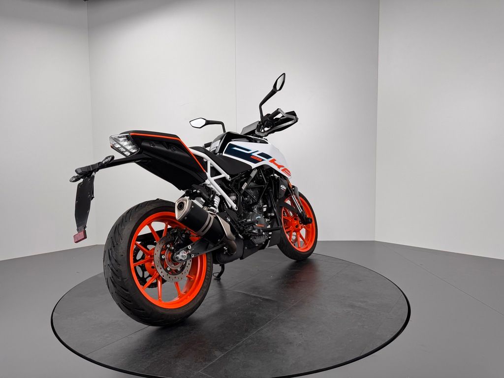 Fahrzeugabbildung KTM DUKE 125 *1.HAND *SERVICE NEU