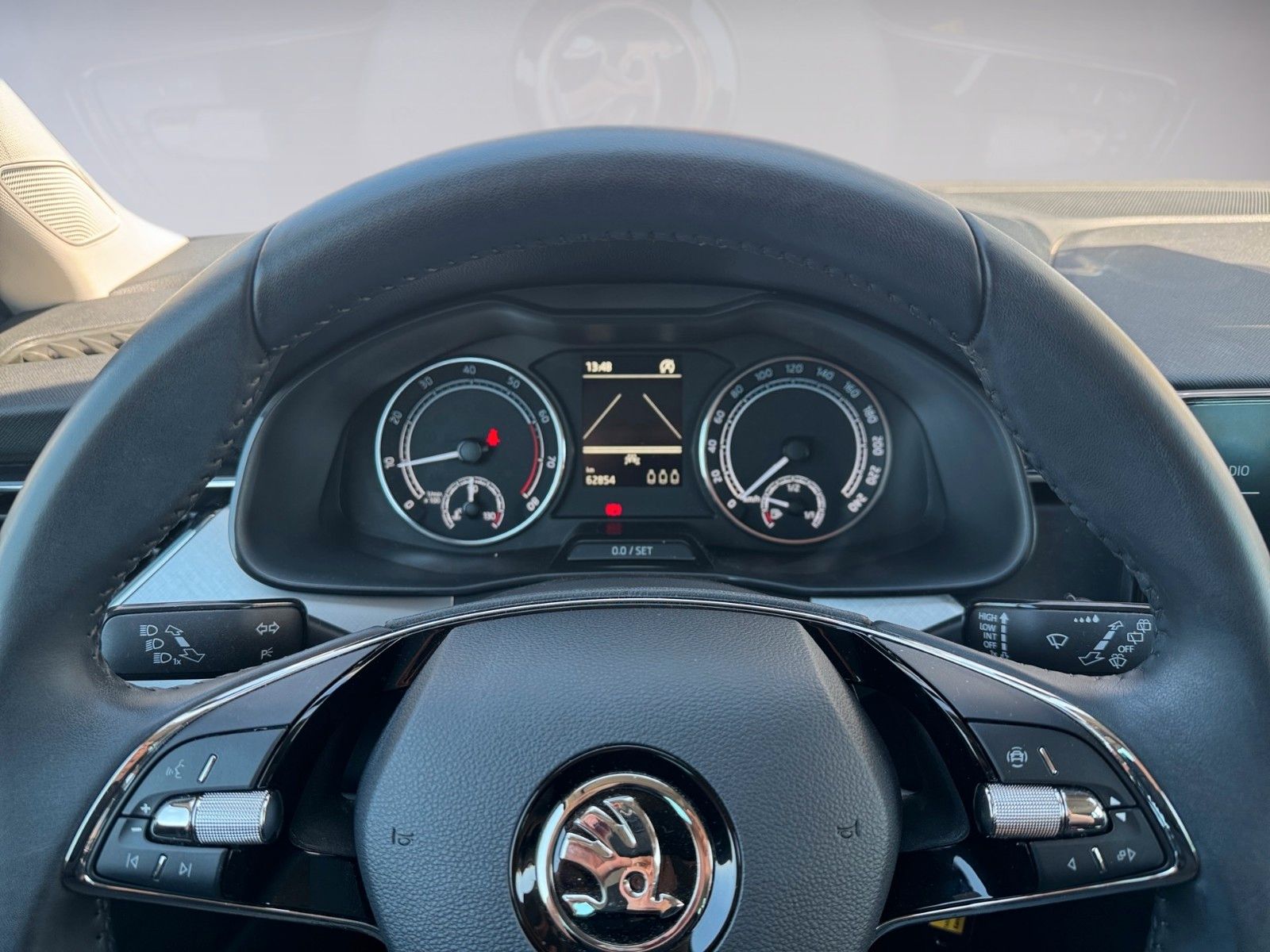 Fahrzeugabbildung SKODA Kamiq Ambition Tour 1.5 TSI