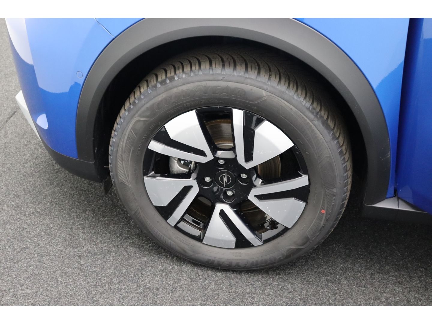 Fahrzeugabbildung Opel Frontera Electric GS 83 kW LED /  Allwetter/ Kam