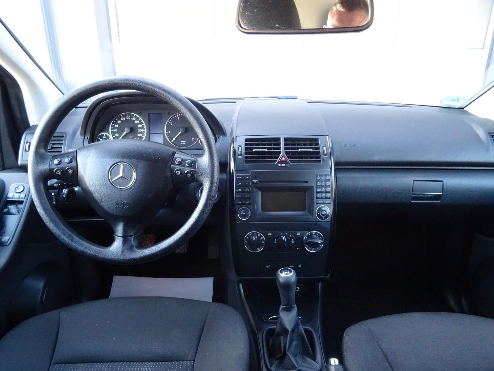 Mercedes-Benz A180 2011 — photo 7