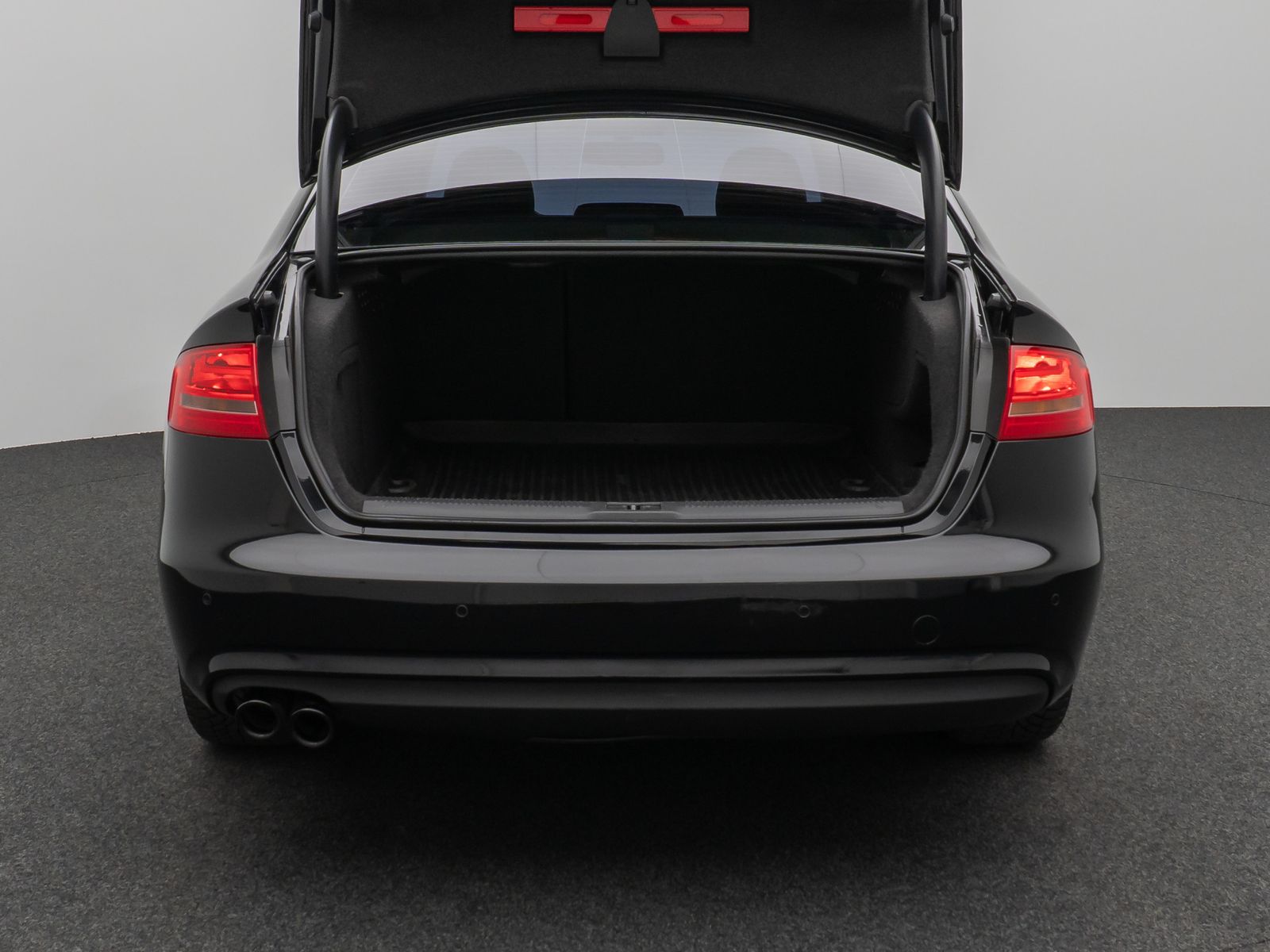 Fahrzeugabbildung Audi A4 Lim. Attraction Navigation Sitzhzg PDC AHK