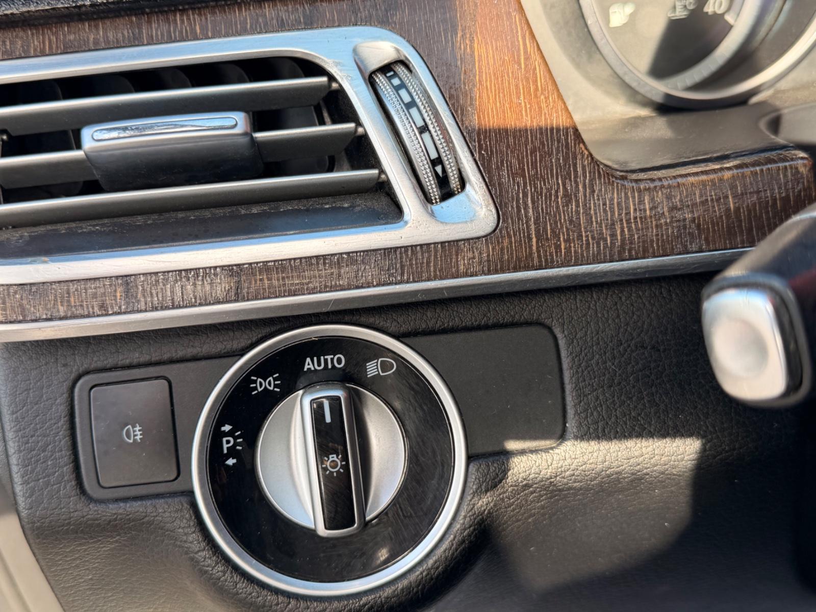 Mercedes-Benz E 220 LED AUTOMATIK LEDER PDC AHK NAVI ACC EU6