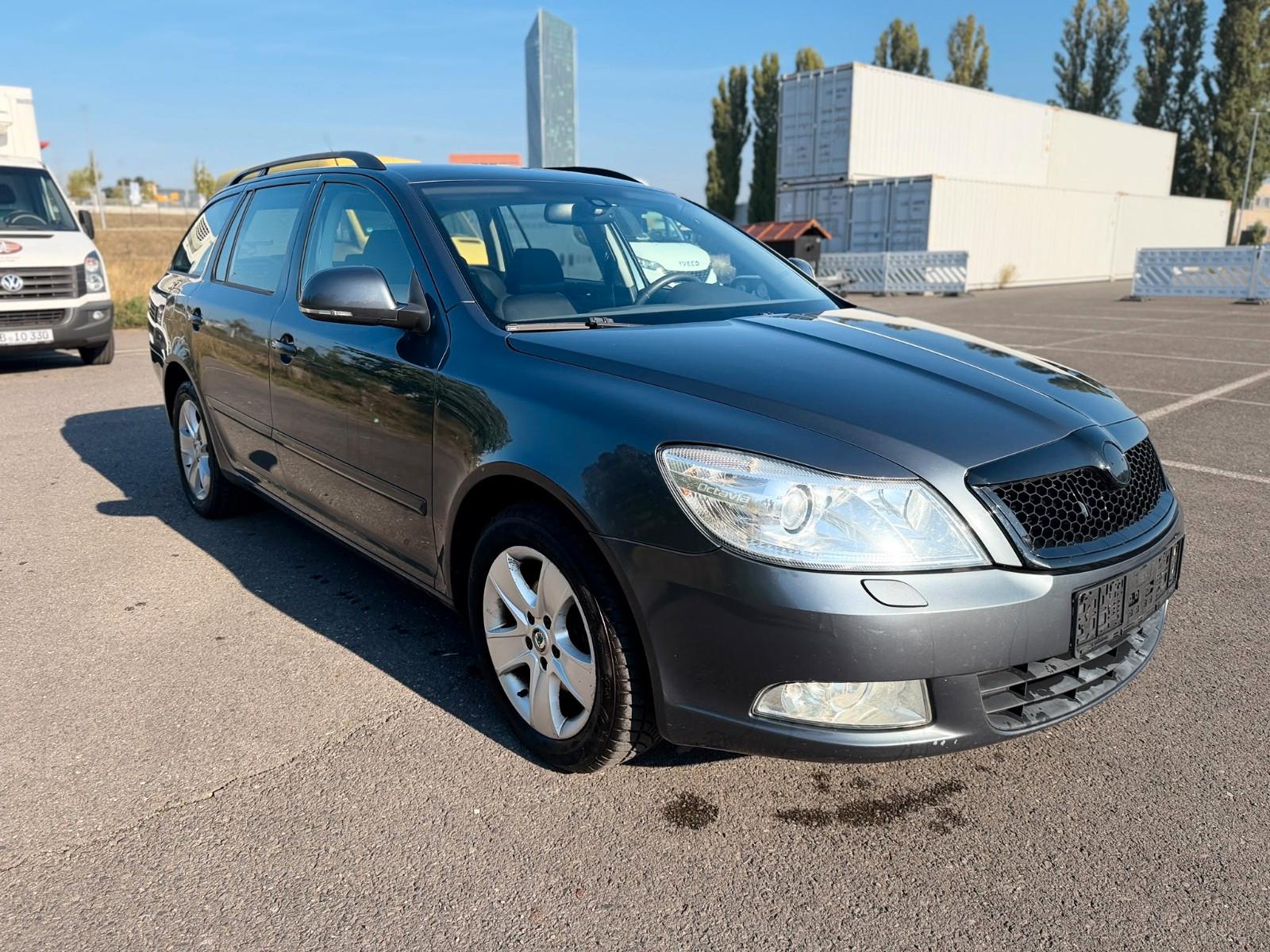 Skoda Octavia 2009 — interior