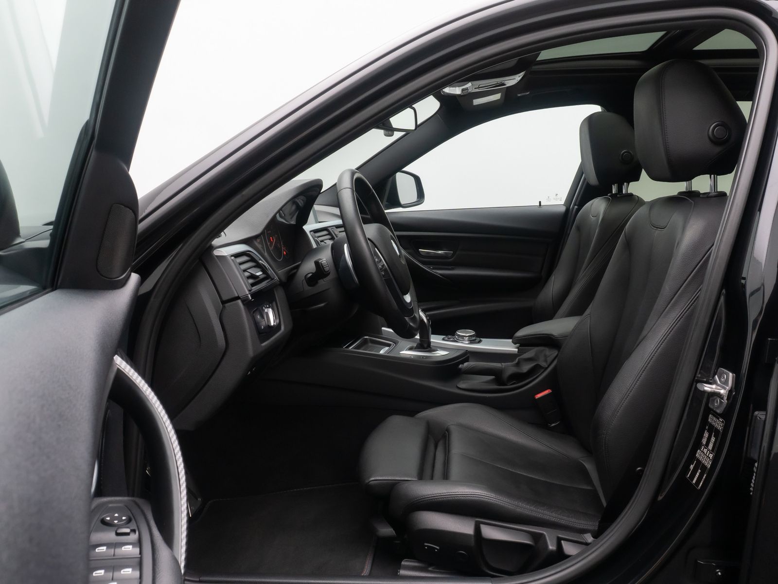 Fahrzeugabbildung BMW 325d Sport Line HUD HiFi Xenon Panorama Alarm