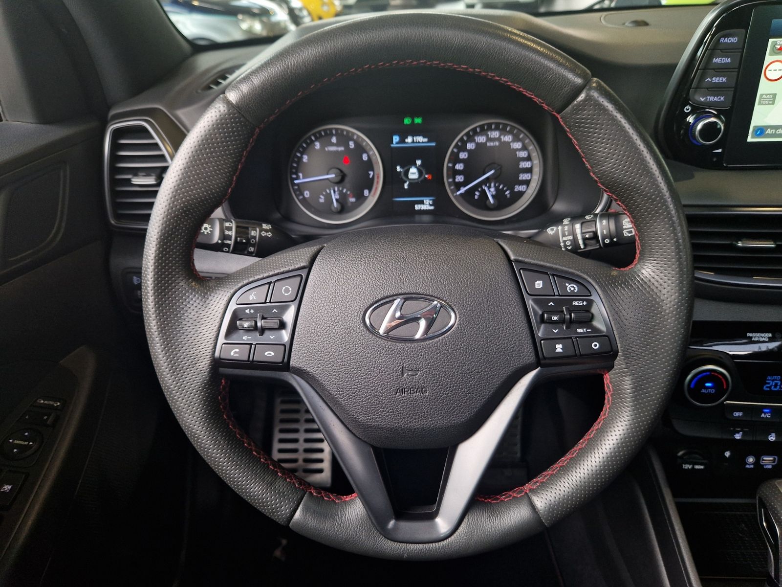 Fahrzeugabbildung Hyundai TUCSON 2WD N-Line PANO LED