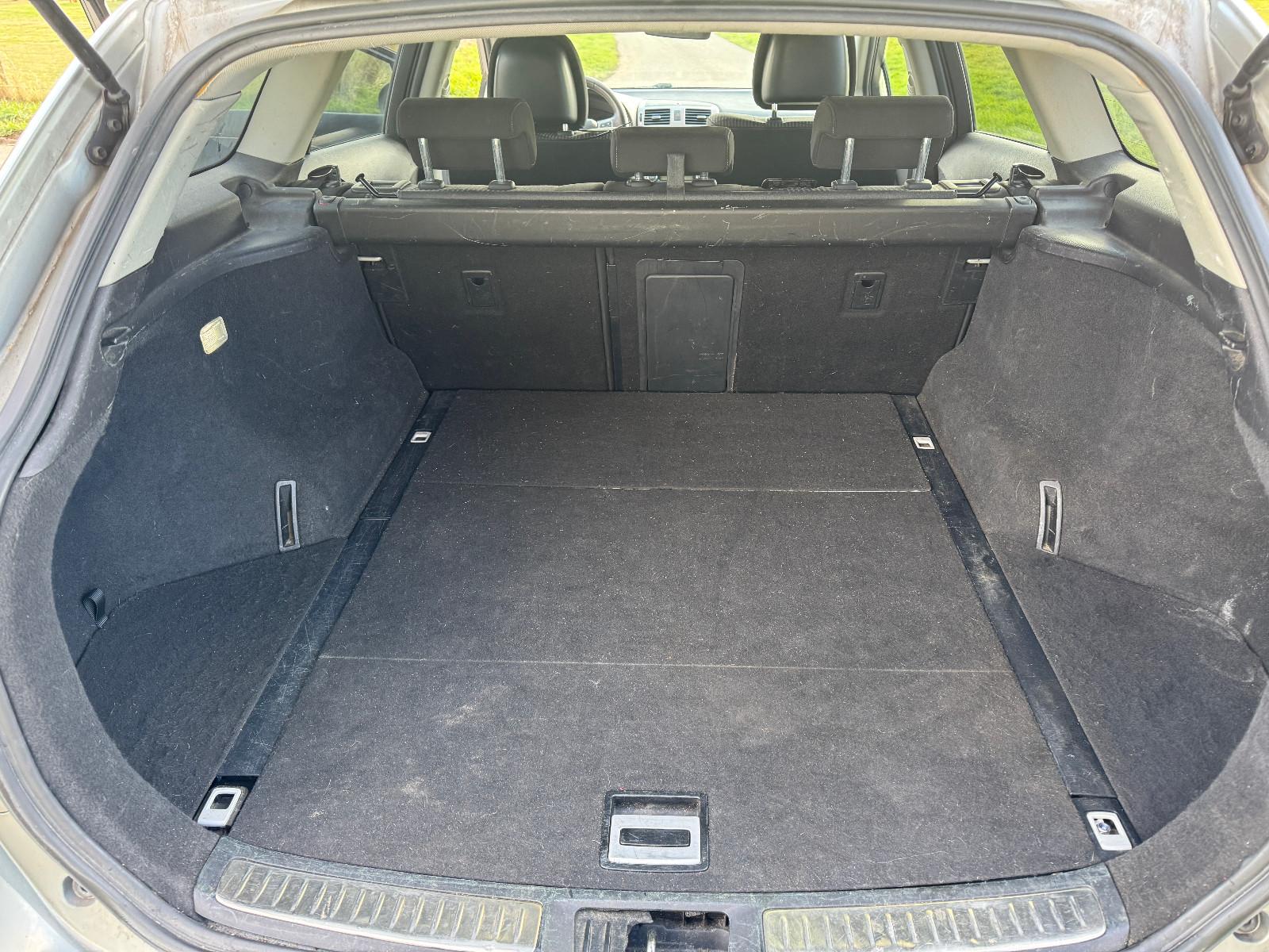 Toyota Avensis 2011 — photo 11