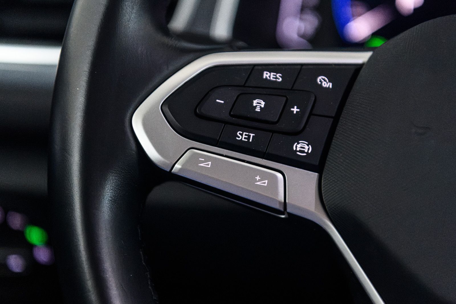 Fahrzeugabbildung Volkswagen T-Roc Style 2.0l TDI DSG + Navi + ACC + Keyless