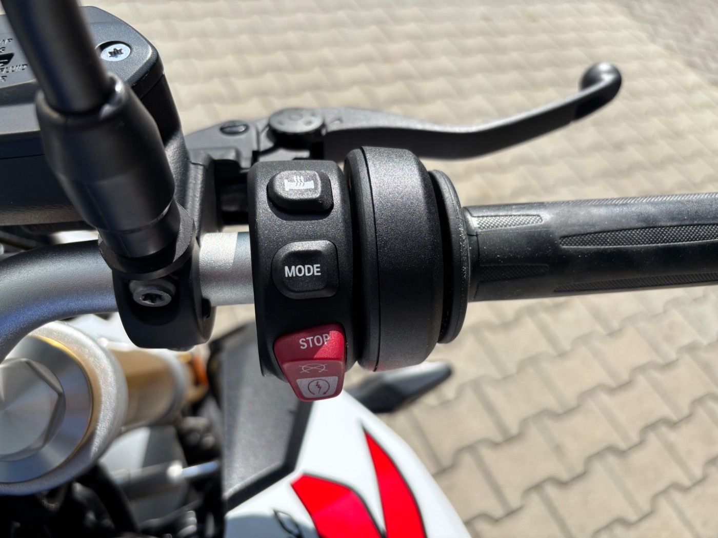 Fahrzeugabbildung BMW F 900 R A2 Style Sport 3 Pakete