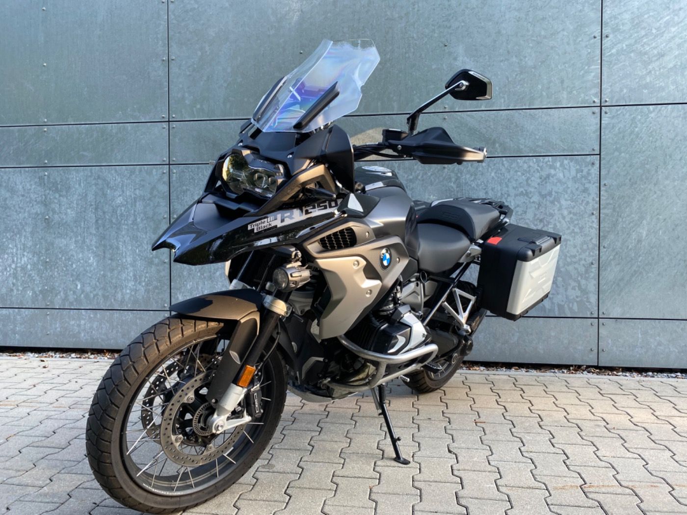 Fahrzeugabbildung BMW R 1250 GS Triple Black Frästeile Seitenkoffer