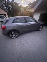 Mercedes-Benz 200 - Mercedes 200 mit Anhängerkupplung