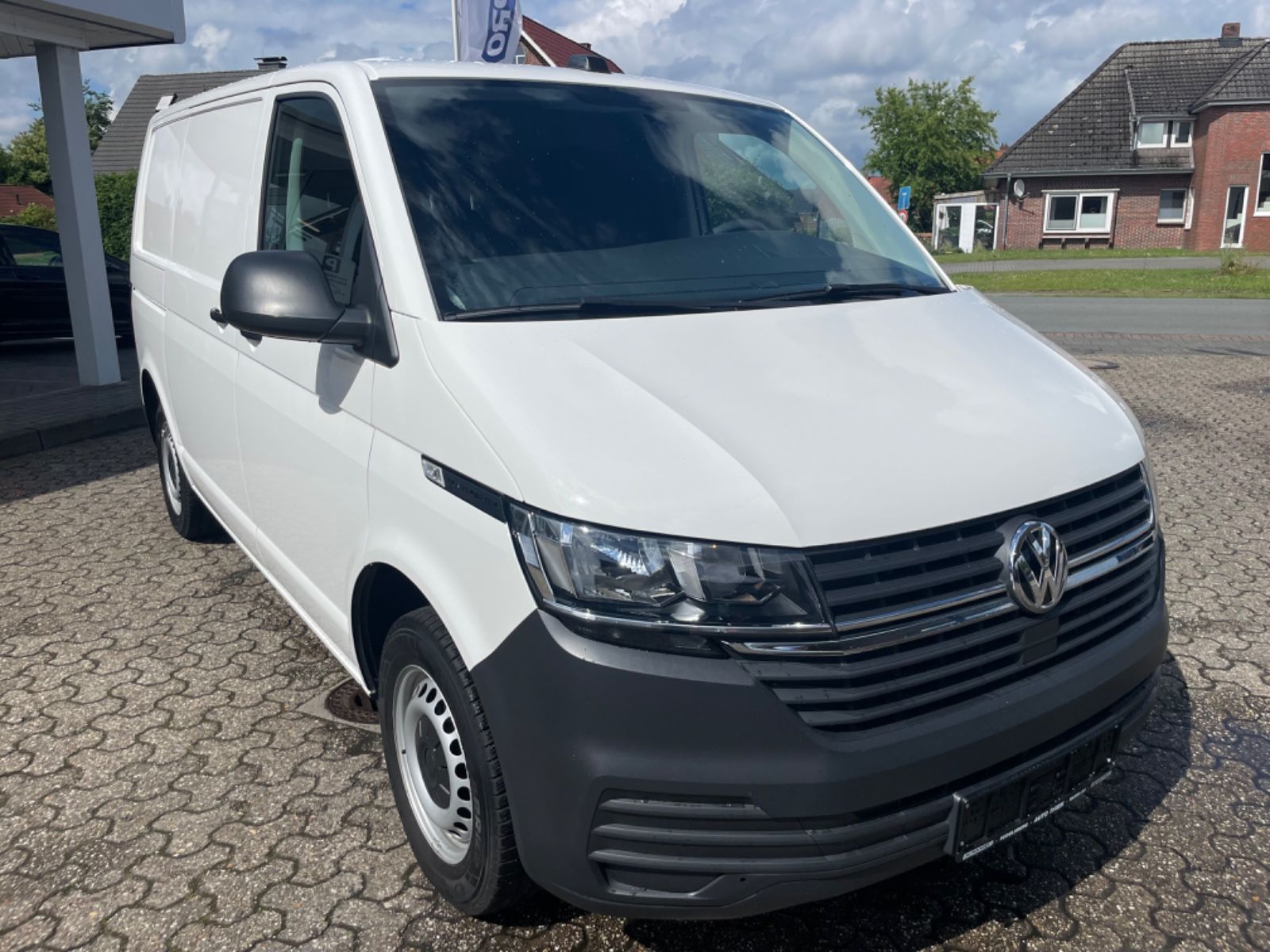 Fahrzeugabbildung Volkswagen T6.1 Transporter Kasten 2.0 TDI AHK/Navi/Kamera