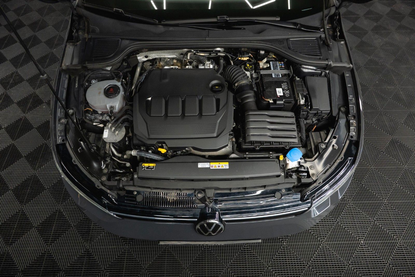 Fahrzeugabbildung Volkswagen Golf VIII Variant 2.0 TDI Life *ACC*LED*DAB*19%*