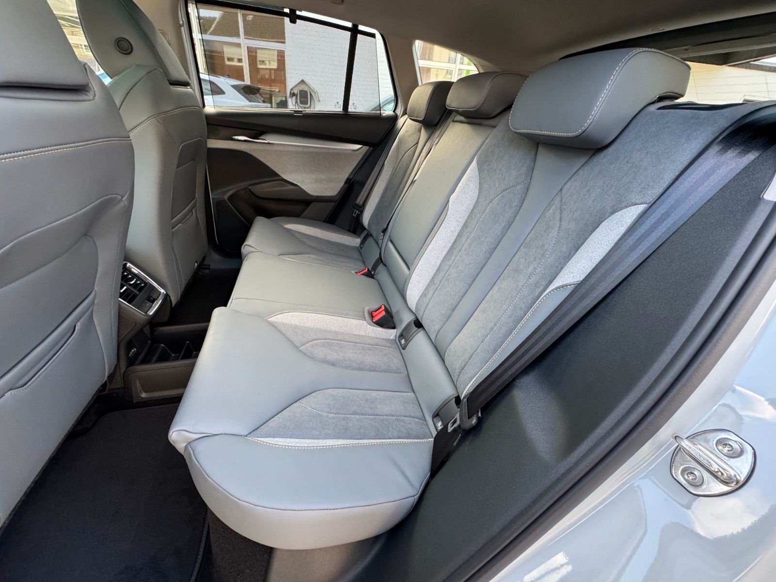 Fahrzeugabbildung SKODA ENYAQ LOUNGE PANO ACC NAVI