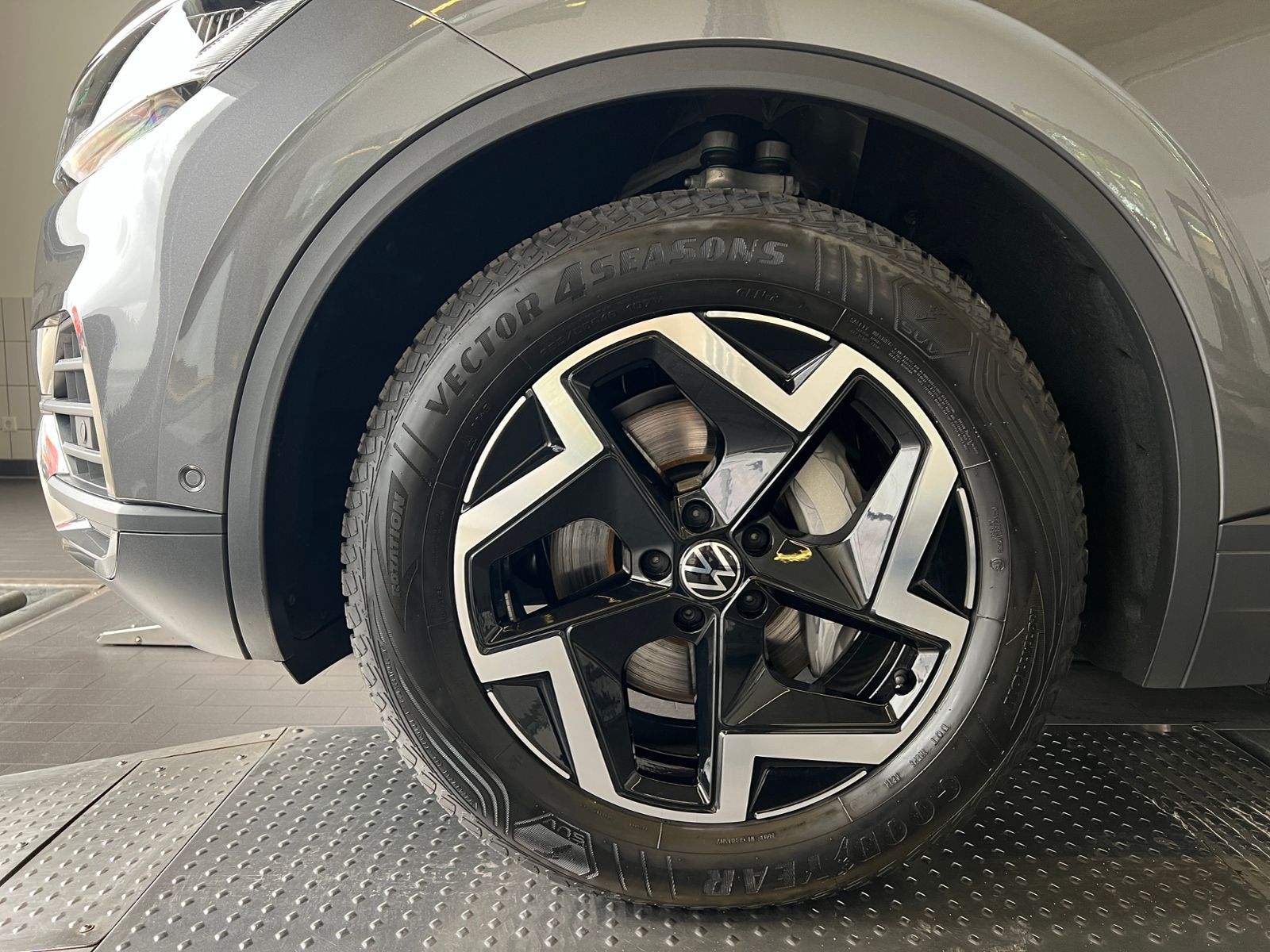 Fahrzeugabbildung Volkswagen Touareg 3.0 TDI 4MOTION *AHK, Luft, Leder, ACC,