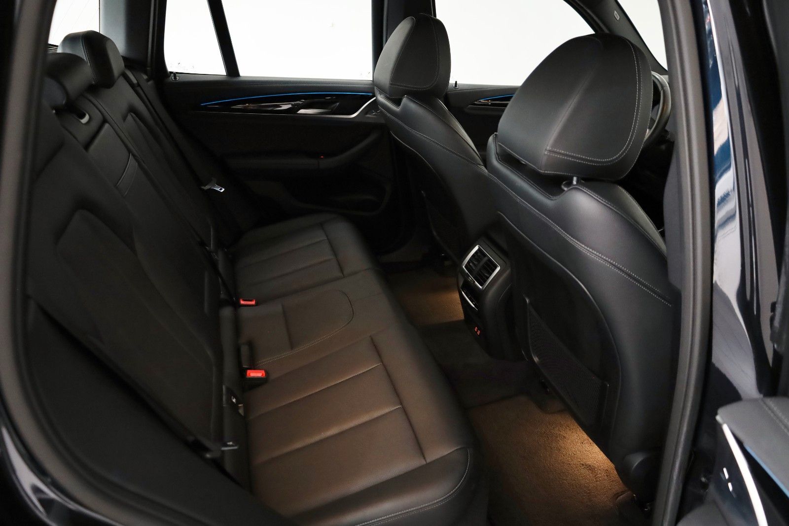 Fahrzeugabbildung BMW iX3 Inspiring Leder,Navi,LED,PanDach,SH,Park Pak