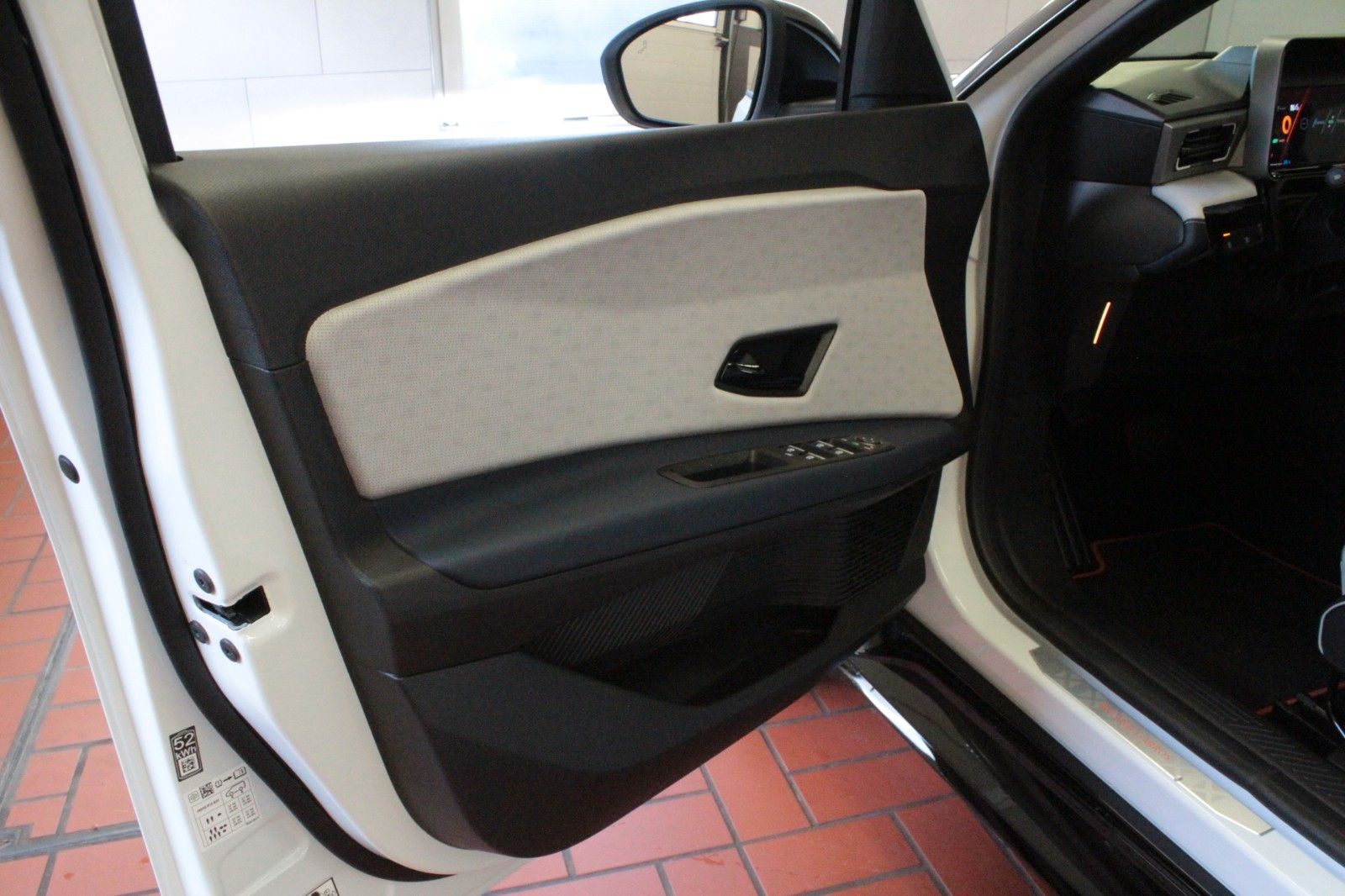 Fahrzeugabbildung Renault R 5 E-Tech 150 Comfort Range Rolland-Garros