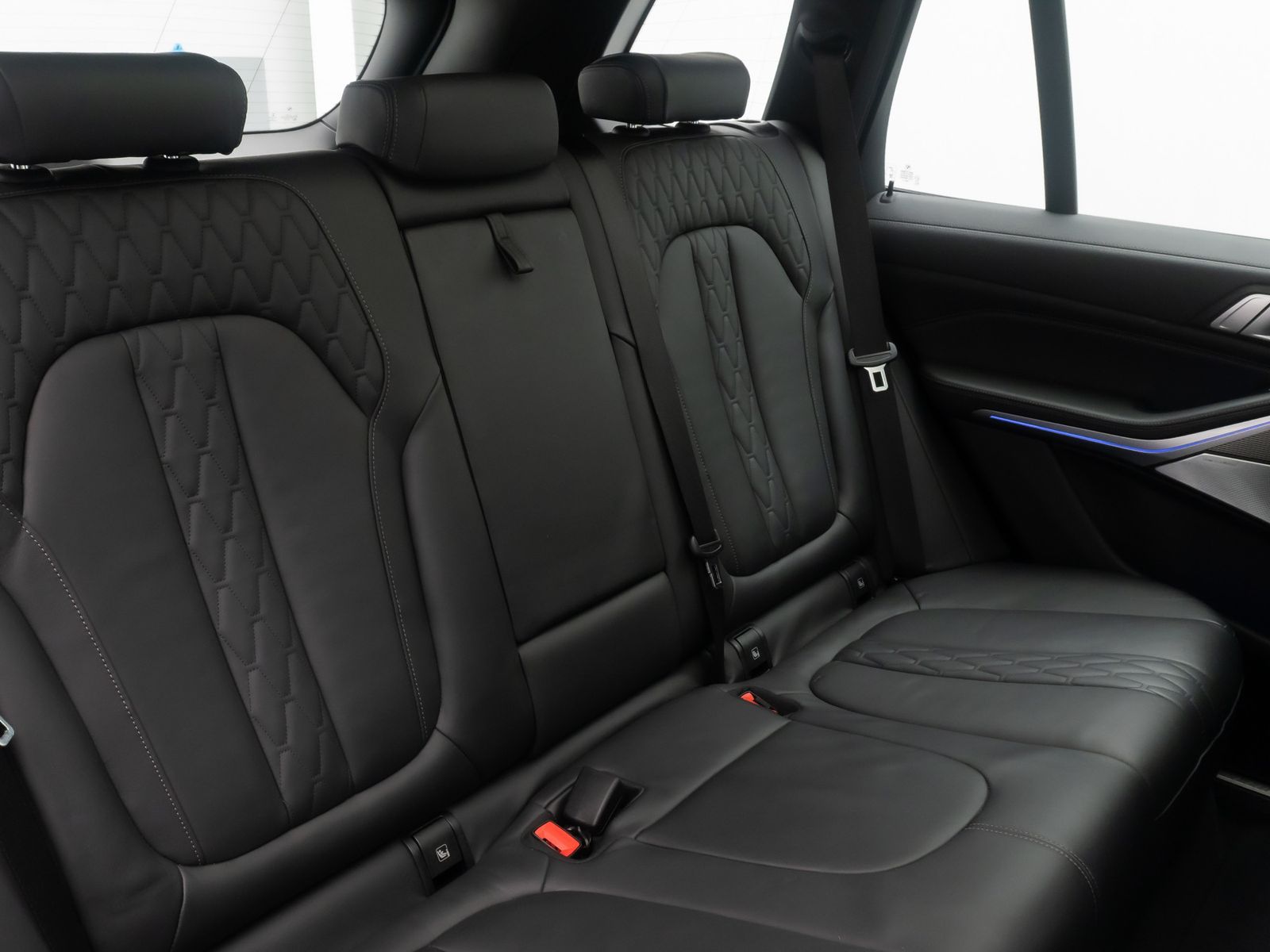 Fahrzeugabbildung BMW X5 M50i B&W Individual 360°HUD DAB Panorama Voll