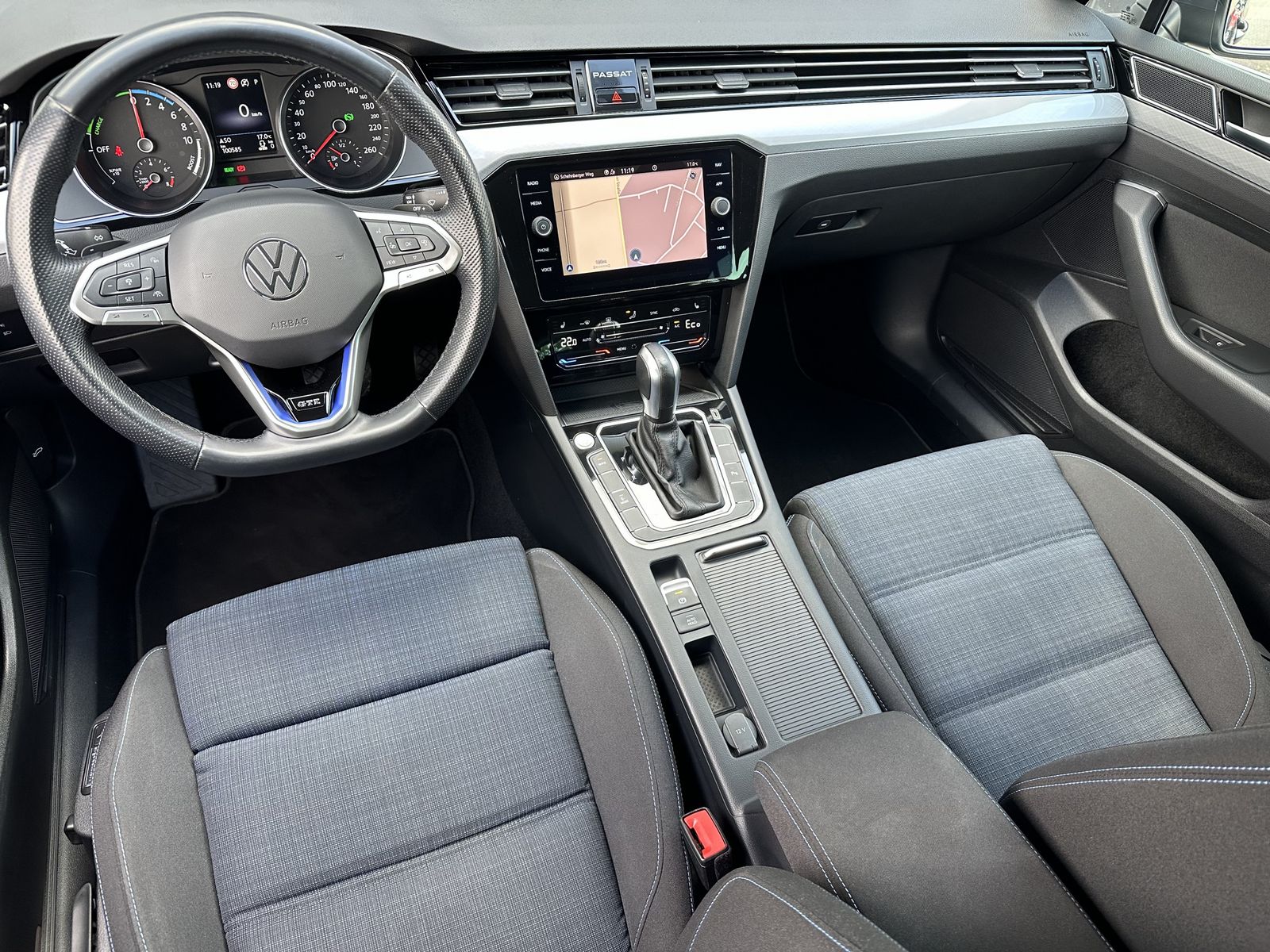 Fahrzeugabbildung Volkswagen Passat Variant 1.4 TSI GTE NAV+LED+AHK+KAMERA+PP