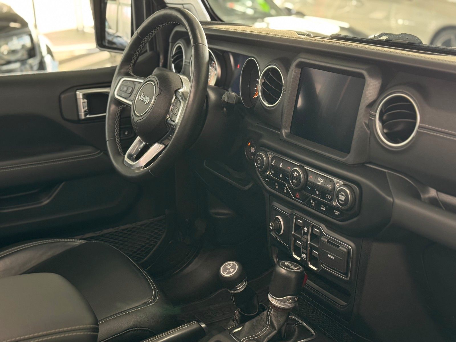 Fahrzeugabbildung Jeep Wrangler Unlimited 2.0 T-GDI Sahara "Di.-Sperre"