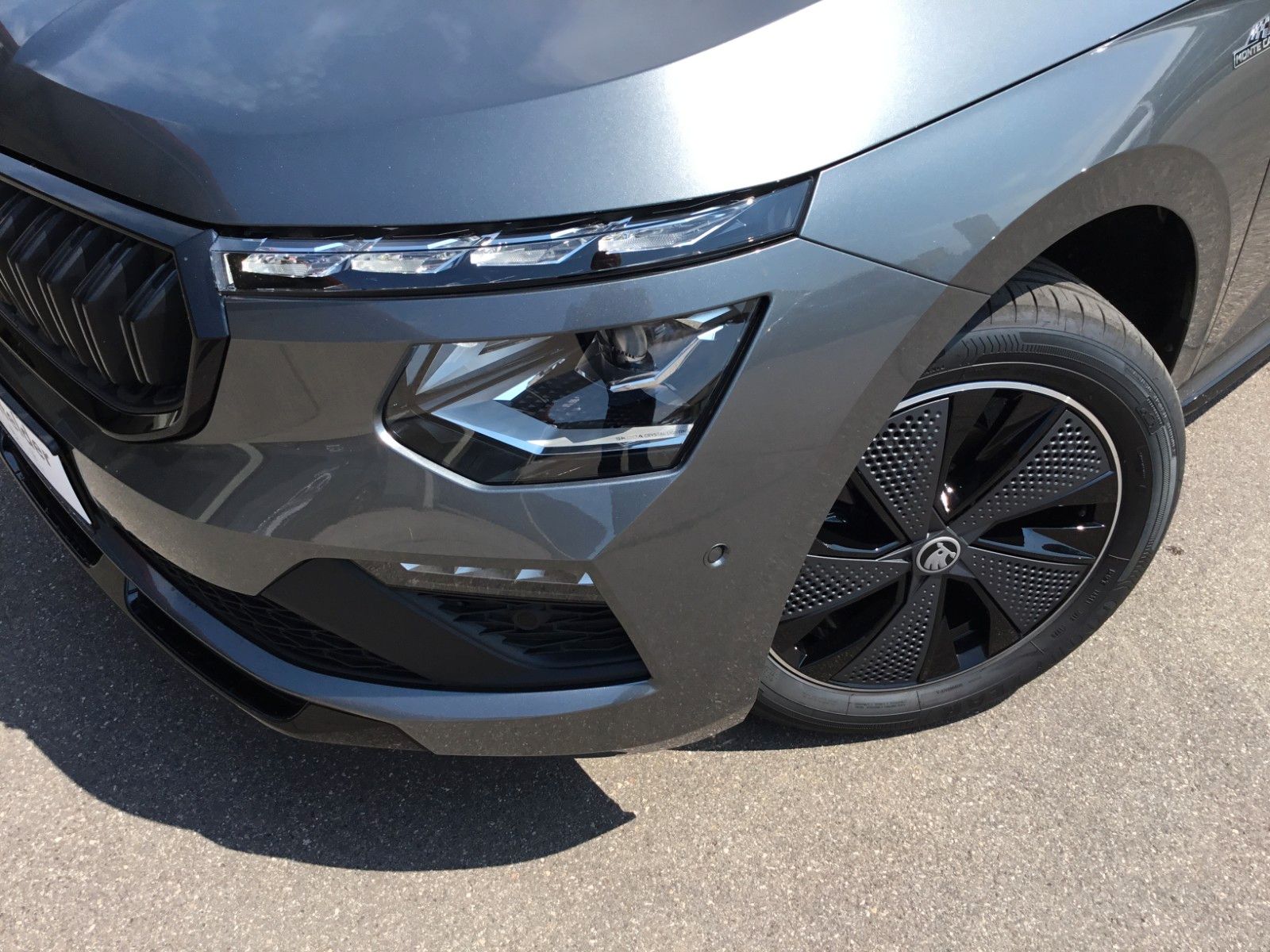 Fahrzeugabbildung SKODA Kamiq 1.5 TSI DSG Monte Carlo+AHK+Navi+Kamera