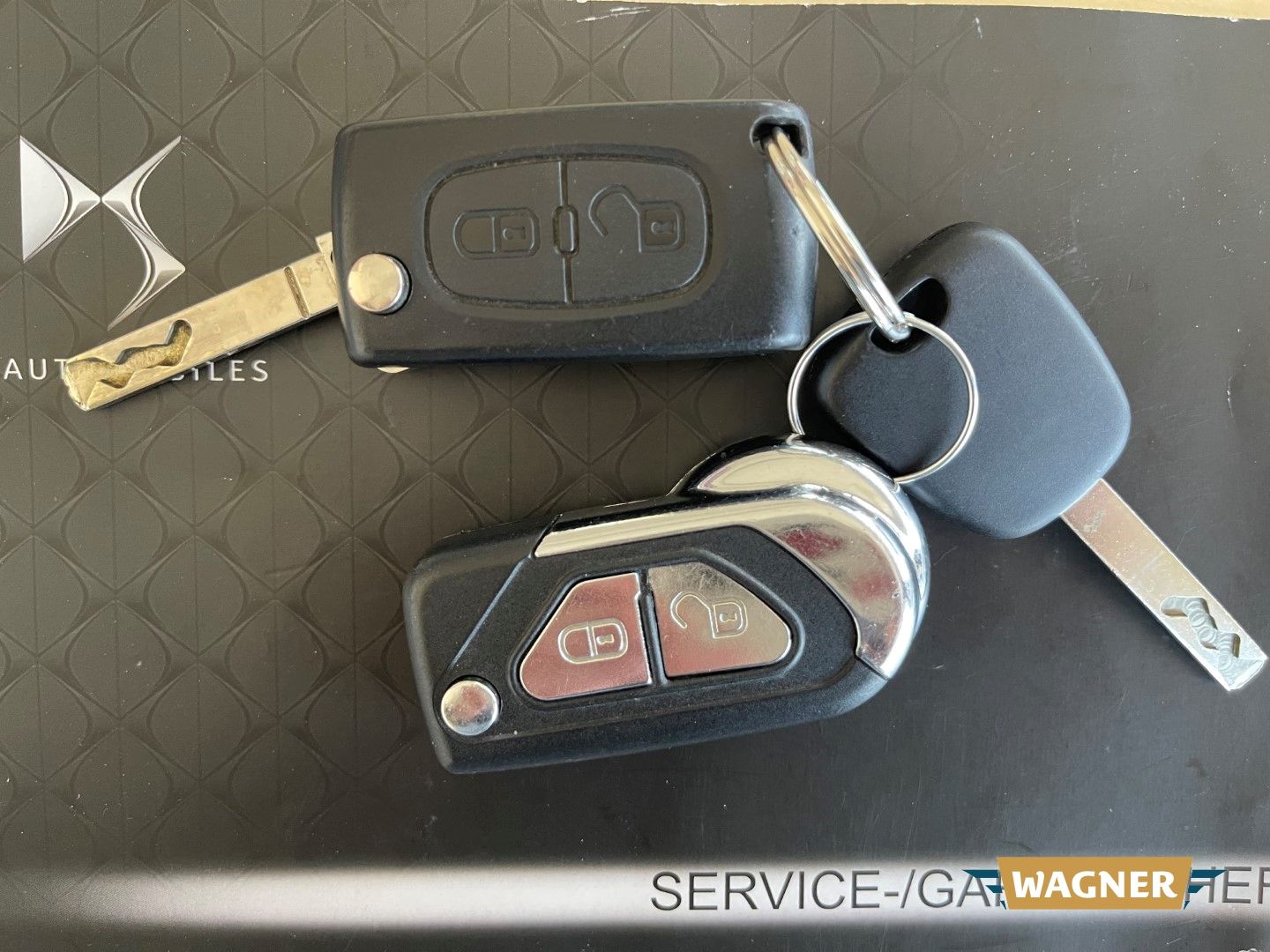Fahrzeugabbildung Citroën DS3 SportChic Klimaautomatik Bi-Xenon Sportsitze