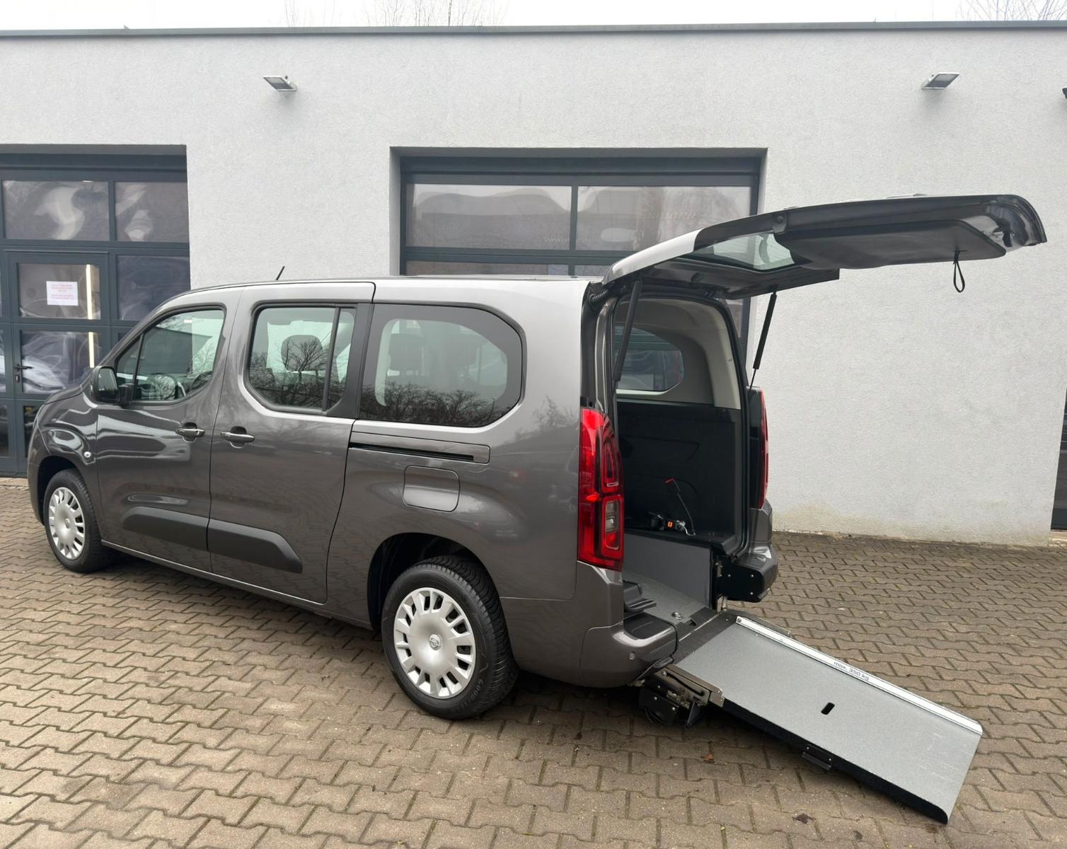 Opel Combo Behindertengerecht Rollstuhlrampe 5+1
