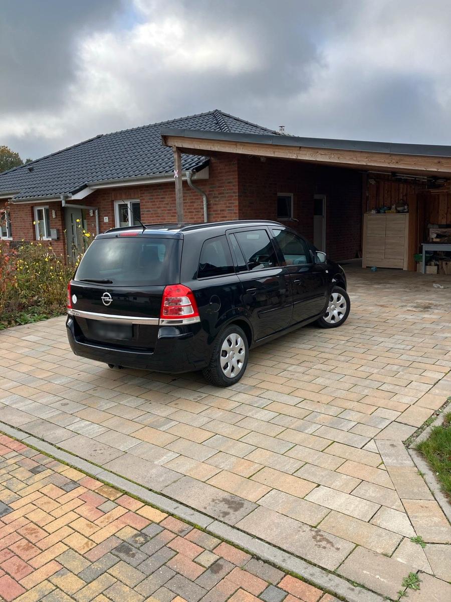 Opel Zafira 2014 — салон