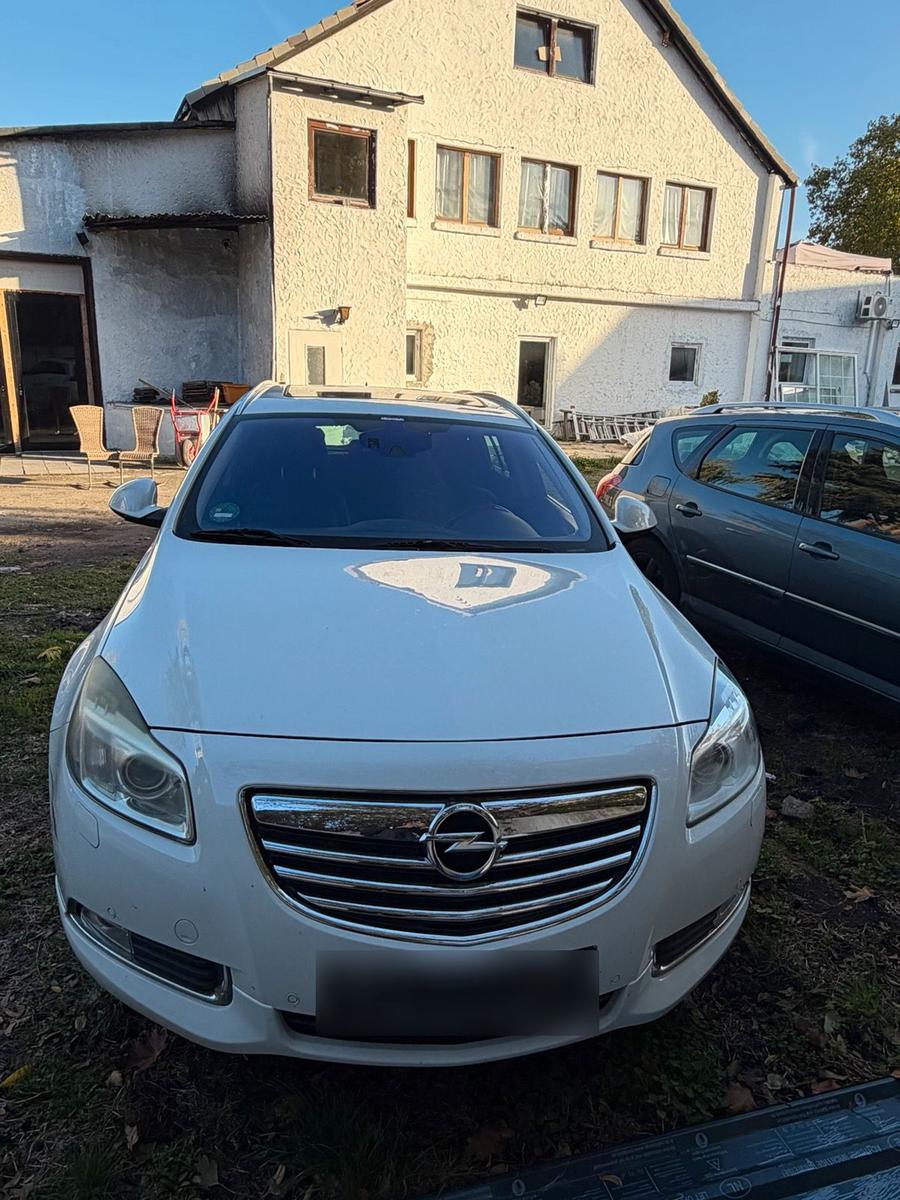 Opel Insignia 2009 — двигун 243 HP (179kW)