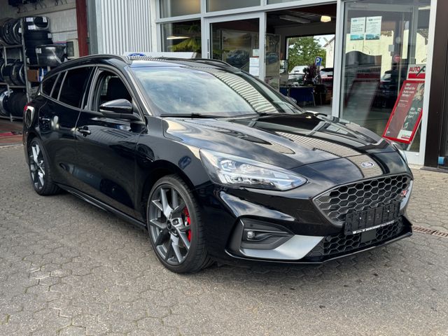 Ford Focus ST Pano AHK Performance-Paket