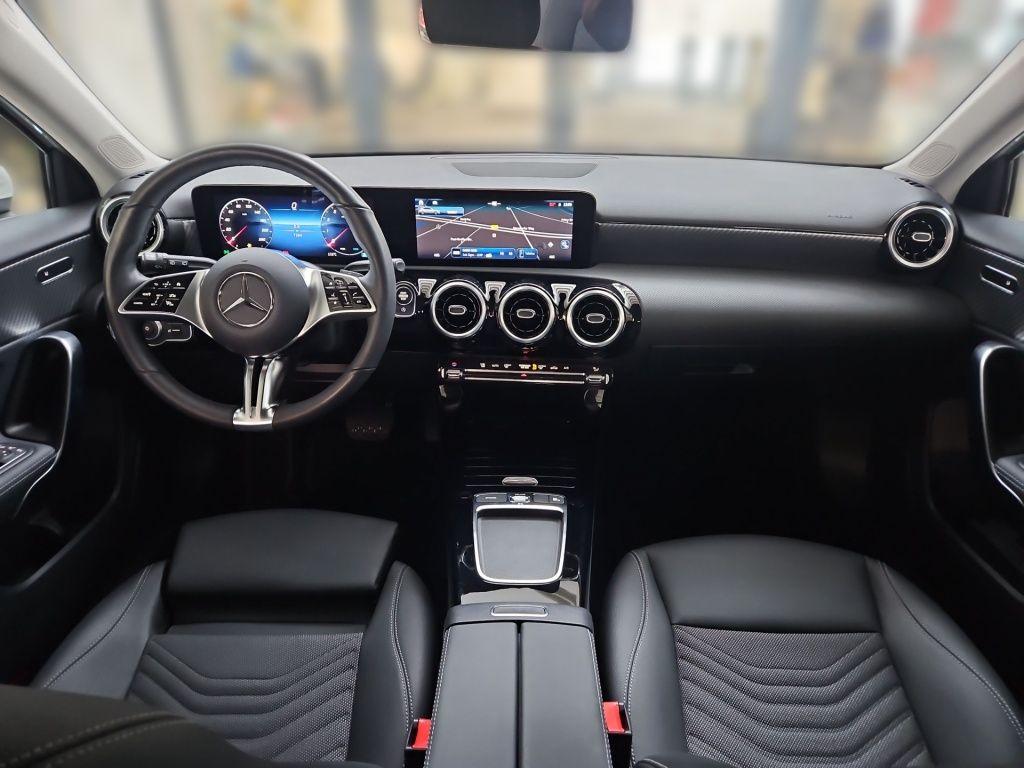 Fahrzeugabbildung Mercedes-Benz A 180 Progressive AHK Navi LED SHZ SpurH KAM DAB