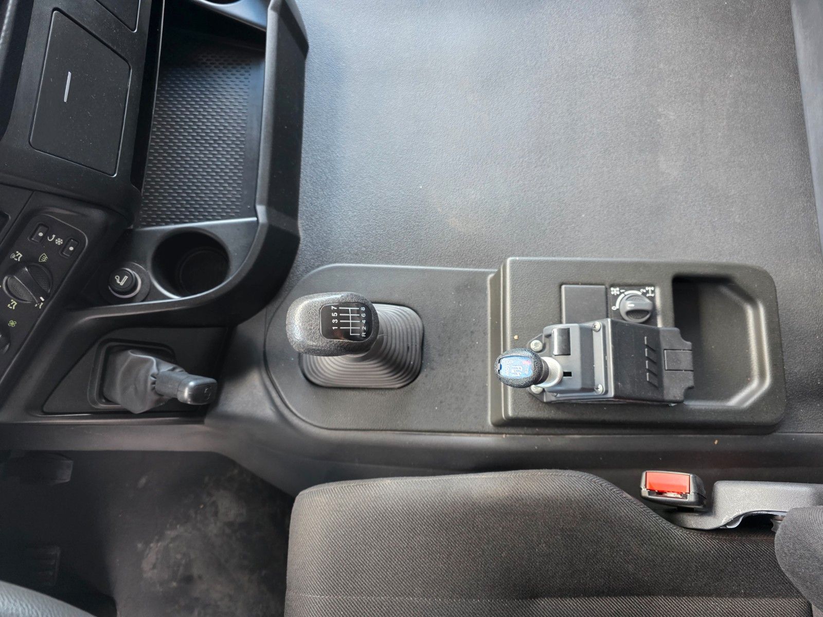 Fahrzeugabbildung Iveco Astra HD9 84.50-80 8x4 Muldenkipper Schalter