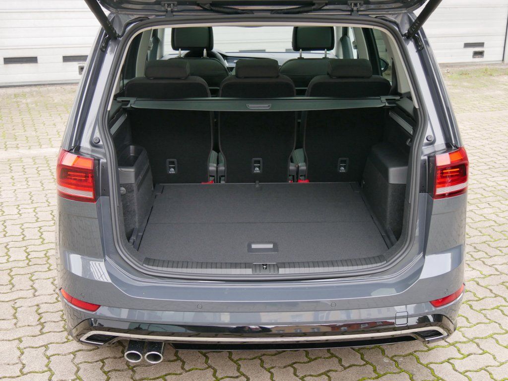 Fahrzeugabbildung Volkswagen Touran Highline 2.0 TDI DSG AHK Navi RFK