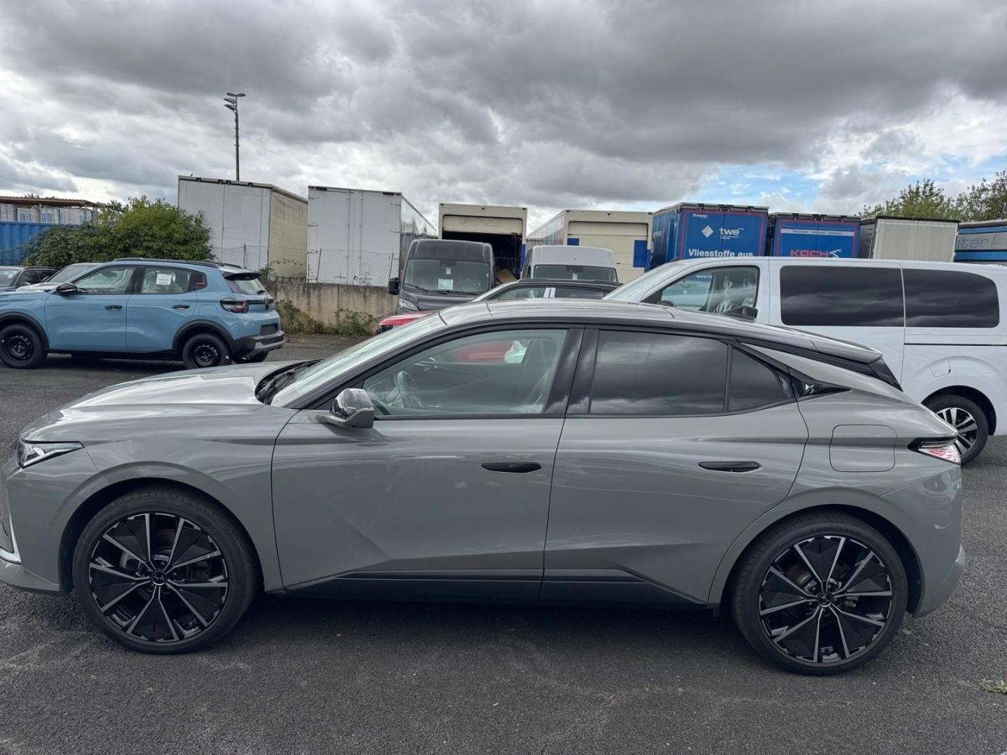 DS Automobiles DS4 E-Tense 225 La Premiere Panodach Digi-Cockpi