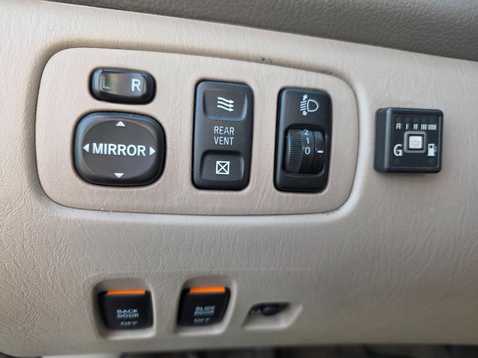 Toyota Sienna 2004 — photo 13