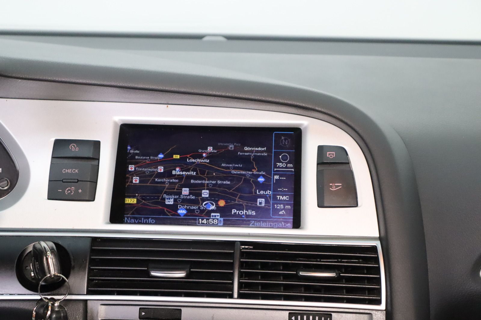 Fahrzeugabbildung Audi A6 3.0 TDI quattro Avant S-line * Navi * Memory