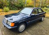 Mercedes-Benz 190 2.6  - Mercedes-Benz 190 mit Benzin-Antrieb: Limousine, mit Klimaanlage, 2.6