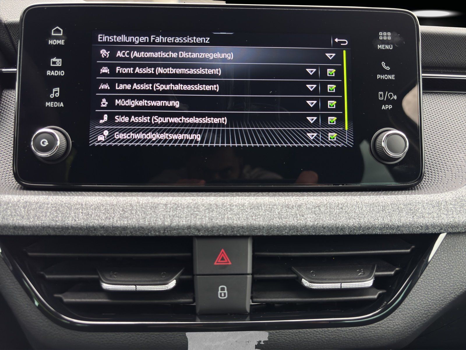 Fahrzeugabbildung SKODA Kamiq Tour 1,0 TSI 85 kW DSG RFK/LED/el. Heckkl.