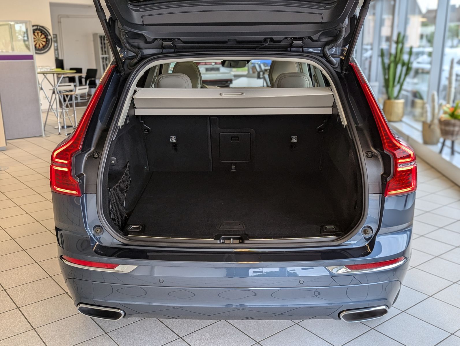 VOLVO XC60 Inscription HUD Harman H/K Pano Cam 360° - Image 17