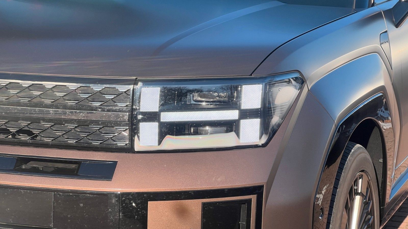 Fahrzeugabbildung Hyundai SANTA FE 1.6T-GDI HEV Blackline *Standhzg*AHK*