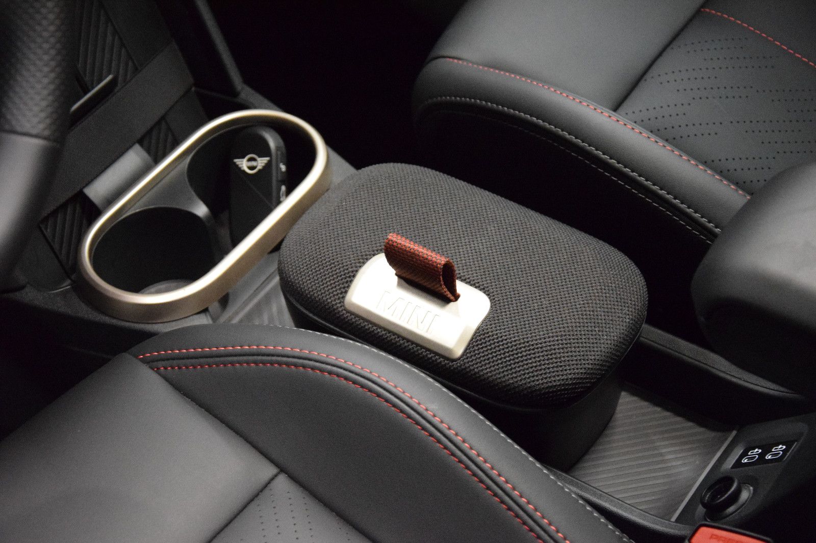 Fahrzeugabbildung MINI Cooper C John Cooper Works Trim HuD Pano Leder