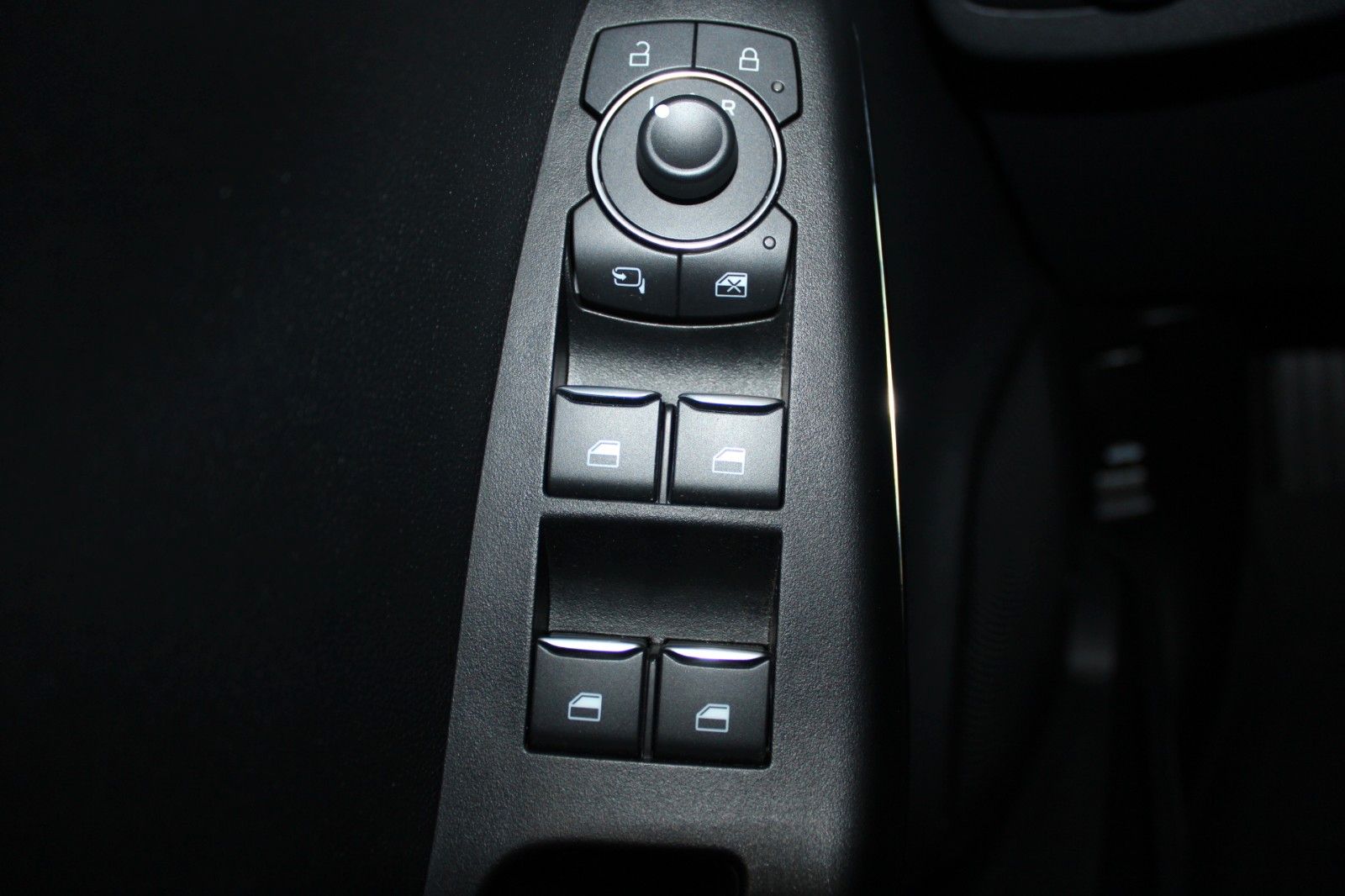 Fahrzeugabbildung Ford Puma MHEV ST-Line Automatik LED NAVI DAB WinterP
