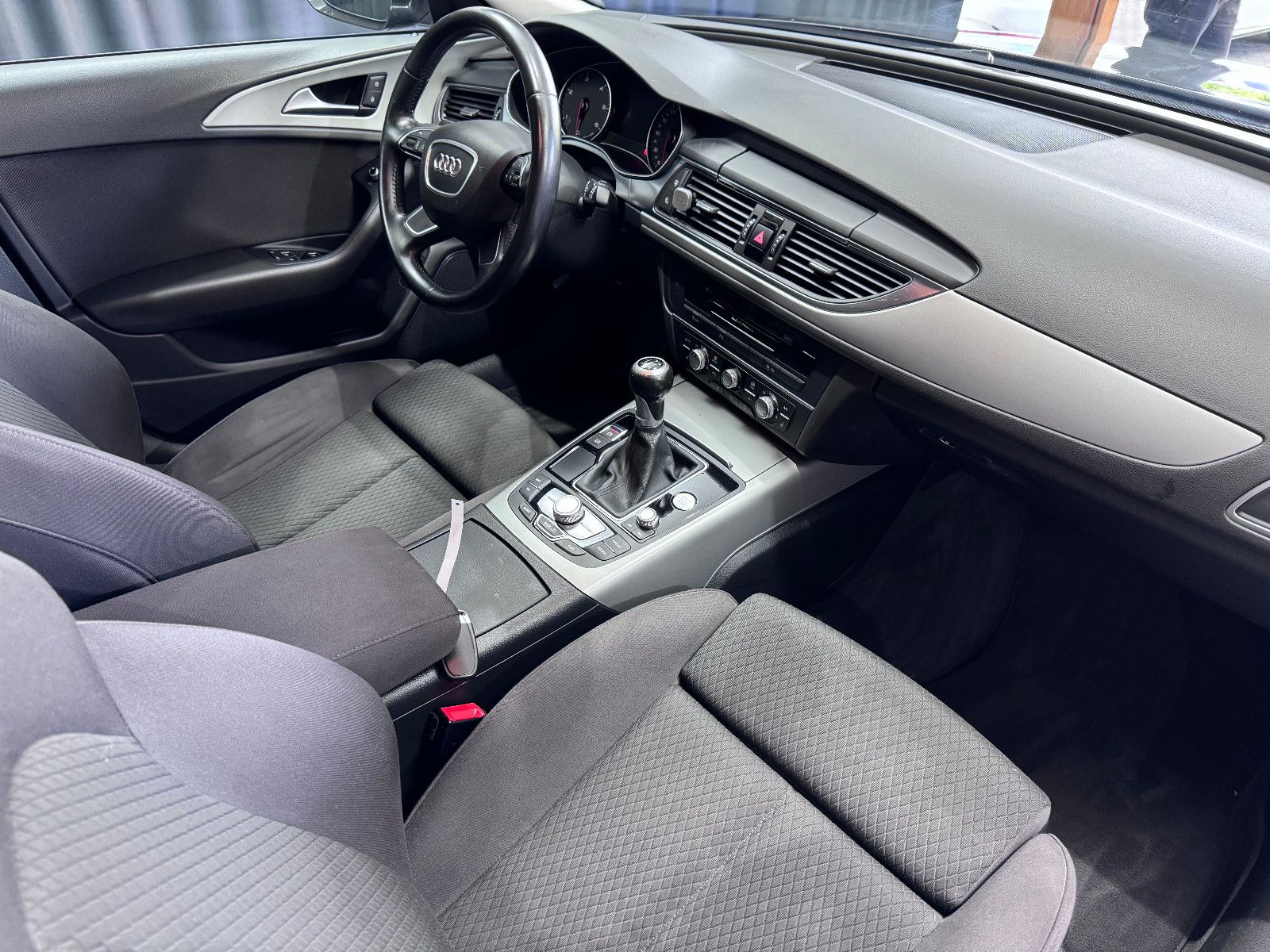 Fahrzeugabbildung Audi A6 Avant 2.0 TDI ultra*NAVI*XENON*